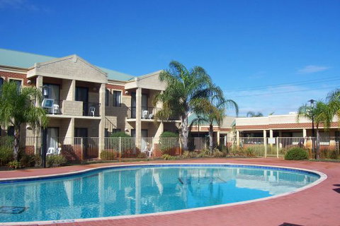 Country Comfort Inter City Perth - Surfers Paradise Gold Coast 2