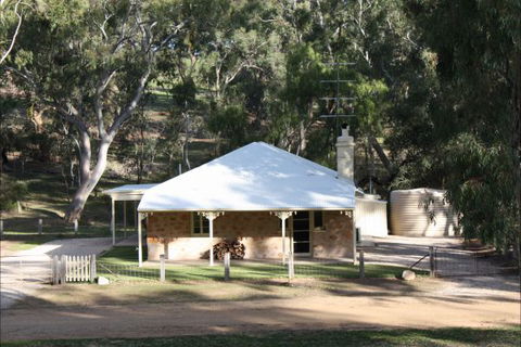 Hughes Park Cottage & Weddings - Surfers Paradise Gold Coast 0