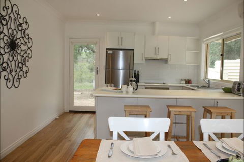 Hughes Park Cottage & Weddings - Surfers Paradise Gold Coast 4
