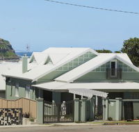 Merewether Beach House B and B - Surfers Paradise Gold Coast