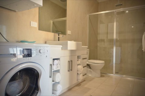 Renmark Holiday Apartments - Surfers Paradise Gold Coast 4