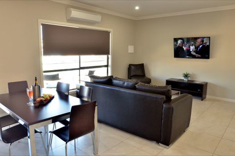 Renmark Holiday Apartments - Surfers Paradise Gold Coast 5