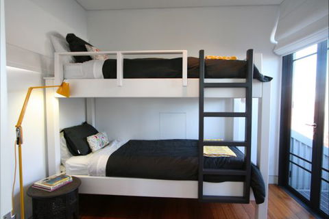 Two Five Zero / Richmond - Surfers Paradise Gold Coast 6