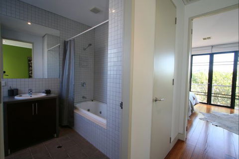 Two Five Zero / Richmond - Surfers Paradise Gold Coast 7