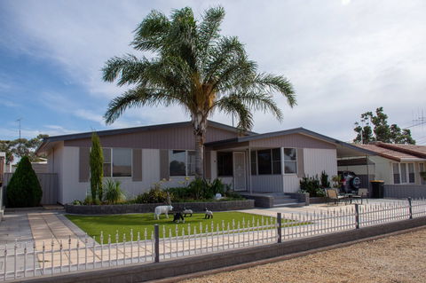 Chrissie's Palace - Surfers Paradise Gold Coast 0