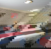 Cowra Crest Motel - Surfers Paradise Gold Coast
