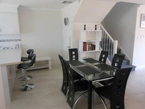 Oaklands Junction - Surfers Paradise Gold Coast 2