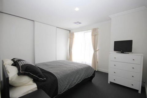 Oaklands Junction - Surfers Paradise Gold Coast 3