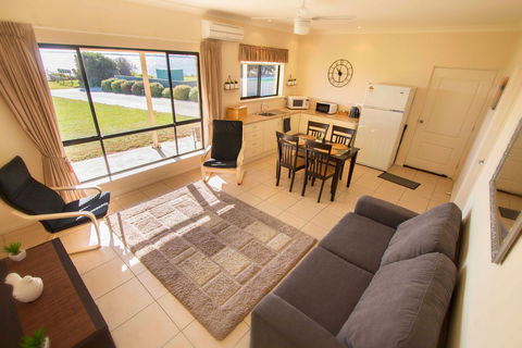 Pelican Perch Retreat - Surfers Paradise Gold Coast 3