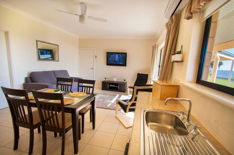 Pelican Perch Retreat - Surfers Paradise Gold Coast 5