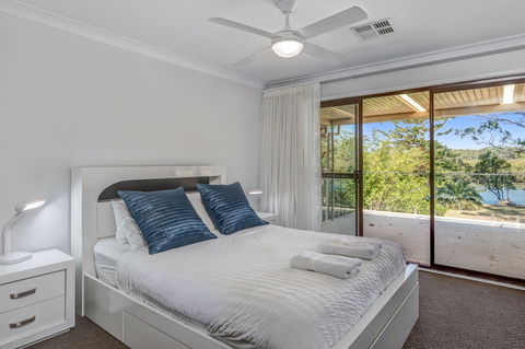 The Waterfront  Jervis Bay - Surfers Paradise Gold Coast 2