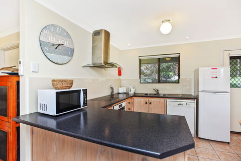 Unit 3, 5-/ Surf Avenue, Carrickalinga - Surfers Paradise Gold Coast 1