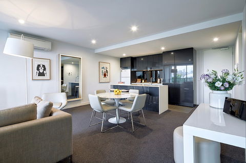 381 Cremorne - Surfers Paradise Gold Coast 1