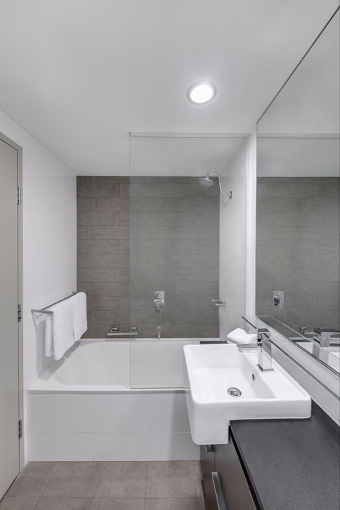 Adina Apartment Hotel Norwest Sydney - Surfers Paradise Gold Coast 1