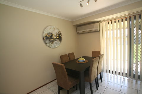 Badgee Holiday Home - Surfers Paradise Gold Coast 1