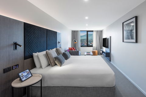 Deco Hotel Canberra - Surfers Paradise Gold Coast 1