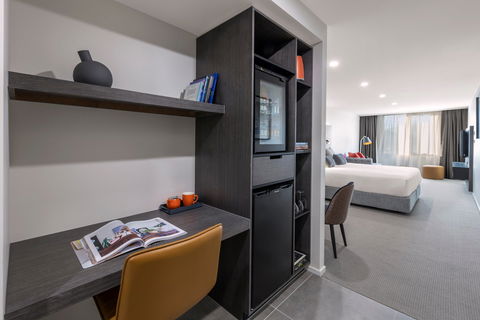 Deco Hotel Canberra - Surfers Paradise Gold Coast 2