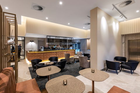 Deco Hotel Canberra - Surfers Paradise Gold Coast 4