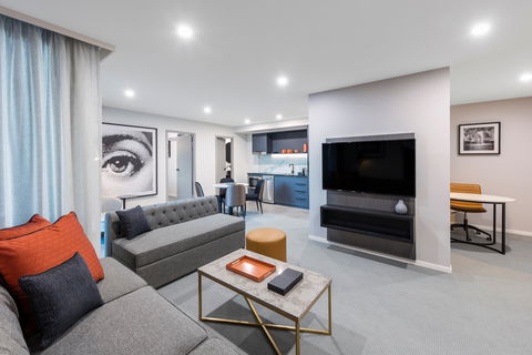 Deco Hotel Canberra - Surfers Paradise Gold Coast 8