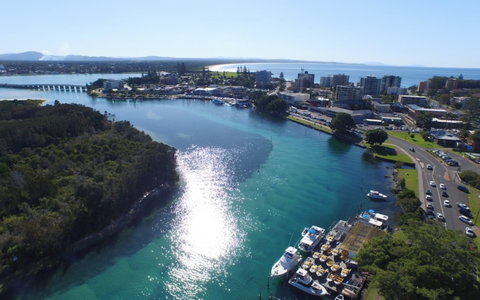 Forster Houseboat Hire - Surfers Paradise Gold Coast 0