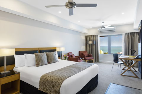 Oaks Elan Dawrin - Surfers Paradise Gold Coast 1