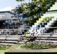 Rose Cottage with Vineyard Views - Surfers Paradise Gold Coast