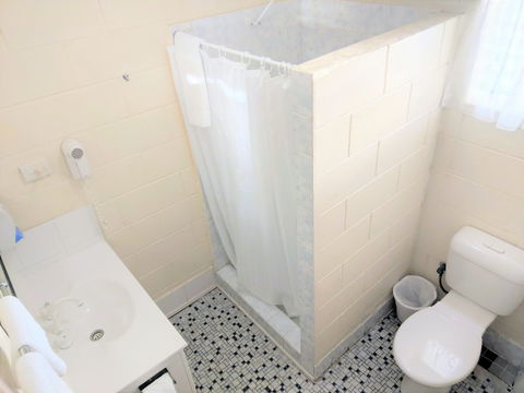 Sail Inn - Yeppoon - Surfers Paradise Gold Coast 5