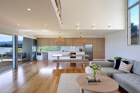 Absolute Waterfront Gerroa - Surfers Paradise Gold Coast 2