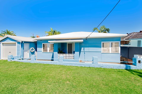 Central N Surf - Surfers Paradise Gold Coast 0