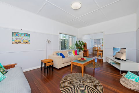 Central N Surf - Surfers Paradise Gold Coast 1