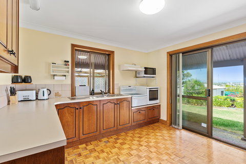 Century21 SouthCoast: Reef & Vines Port Noarlunga - Surfers Paradise Gold Coast 2