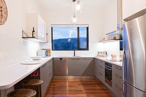 Esto House - Surfers Paradise Gold Coast 2