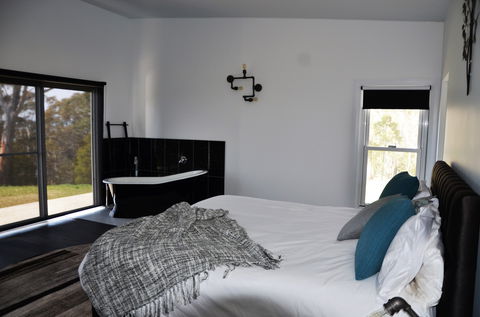 Hickory Moon - Surfers Paradise Gold Coast 0