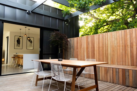 Lucent Art House | Stirling, Curated Accommodation - Surfers Paradise Gold Coast 2