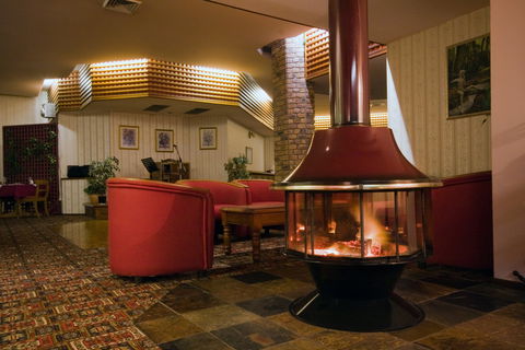 McNevins Warwick Motel And Gunyah Restaurant - Surfers Paradise Gold Coast 1