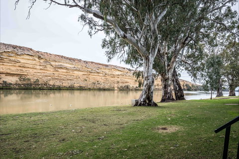 Page Drive Blanchetown  -River Shack Rentals - Surfers Paradise Gold Coast 1