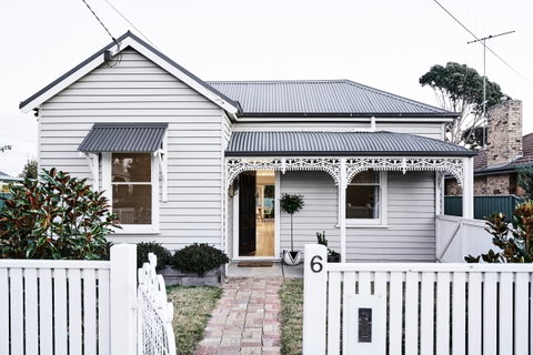 The Fox House, Kyneton - Surfers Paradise Gold Coast 0