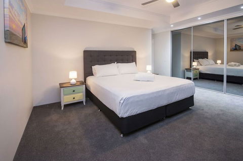 Fairway Lakeside - Surfers Paradise Gold Coast 1