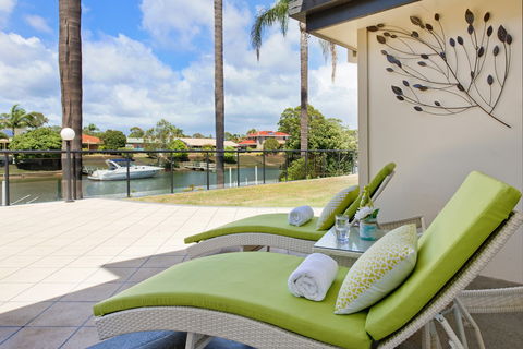 Fran, Private Jetty On Port Canals - Surfers Paradise Gold Coast 0