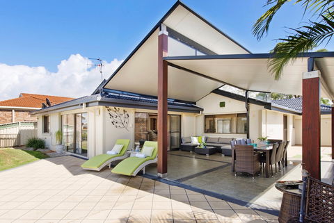 Fran, Private Jetty On Port Canals - Surfers Paradise Gold Coast 1