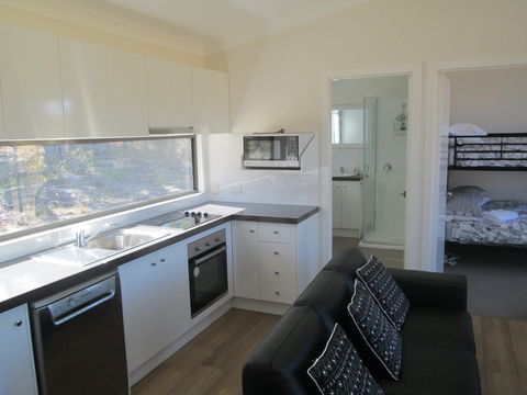 Just Red Wines Vineyard Cabins - Surfers Paradise Gold Coast 2
