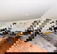Mount Ophir Estate - The Pickers Cottage - Surfers Paradise Gold Coast