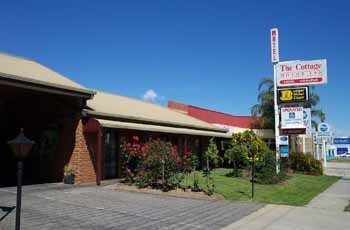 Cottage Motor Inn - Surfers Paradise Gold Coast 1