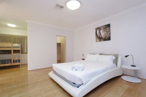 Antonas Verandah Apartments - Surfers Paradise Gold Coast 5
