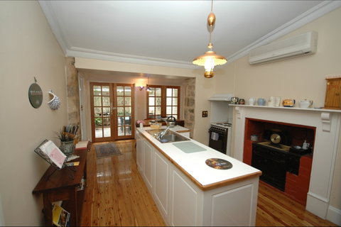 Clare Valley Heritage Retreat - Wishing Well Cottage - Surfers Paradise Gold Coast 0