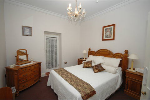Clare Valley Heritage Retreat - Wishing Well Cottage - Surfers Paradise Gold Coast 1