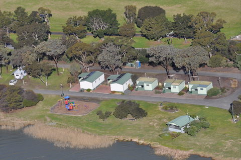 Lake Albert Caravan Park, Meningie SA - Surfers Paradise Gold Coast 1