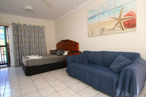 Tropical Palms Resort & 4WD Hire - Surfers Paradise Gold Coast 2