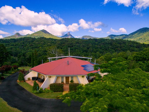 A View Of Mount Warning Bed And Breakfast - Surfers Paradise Gold Coast 1