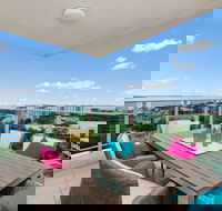 Beachlife Sea Spray Apartment - Surfers Paradise Gold Coast